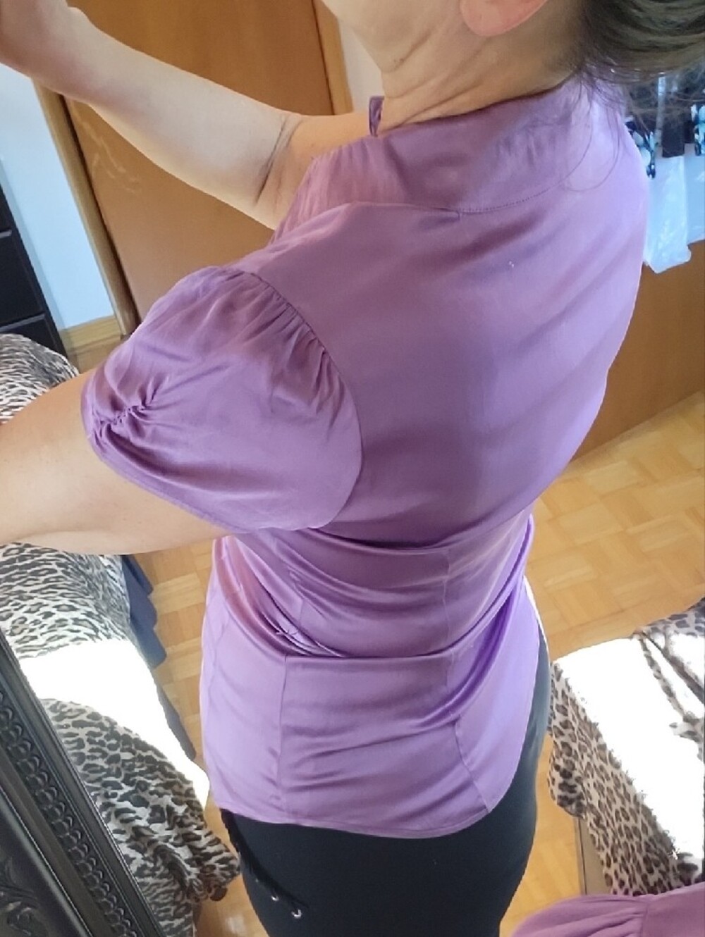 Le Chateau Lilac Purple Stretch Silk Tailored Short Sleeve Blouse with Belt, M - Picture 5 of 16